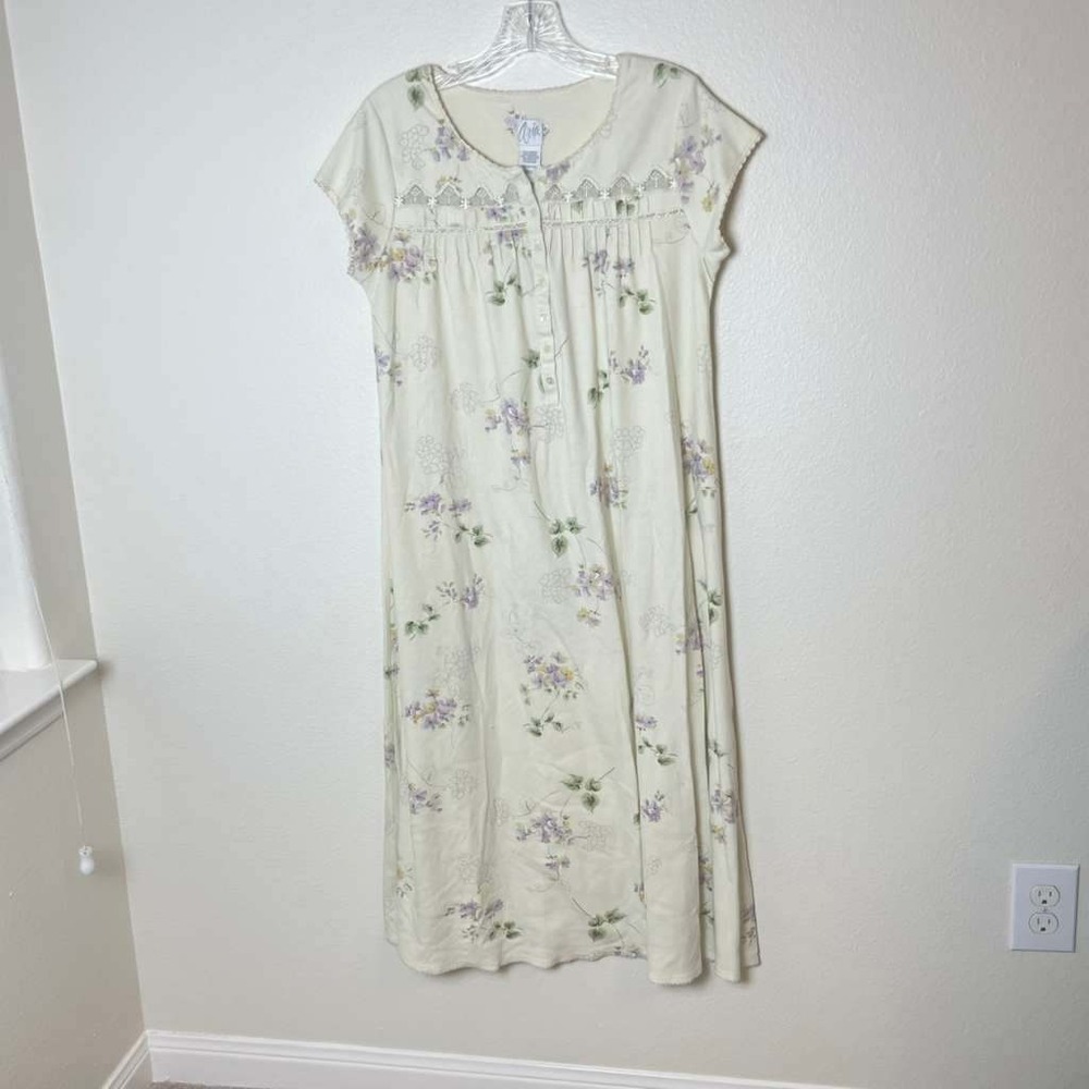 Aria Womens Small Floral‎ Nightgown Cream Purple Lace Trim Henley Short Sleeve